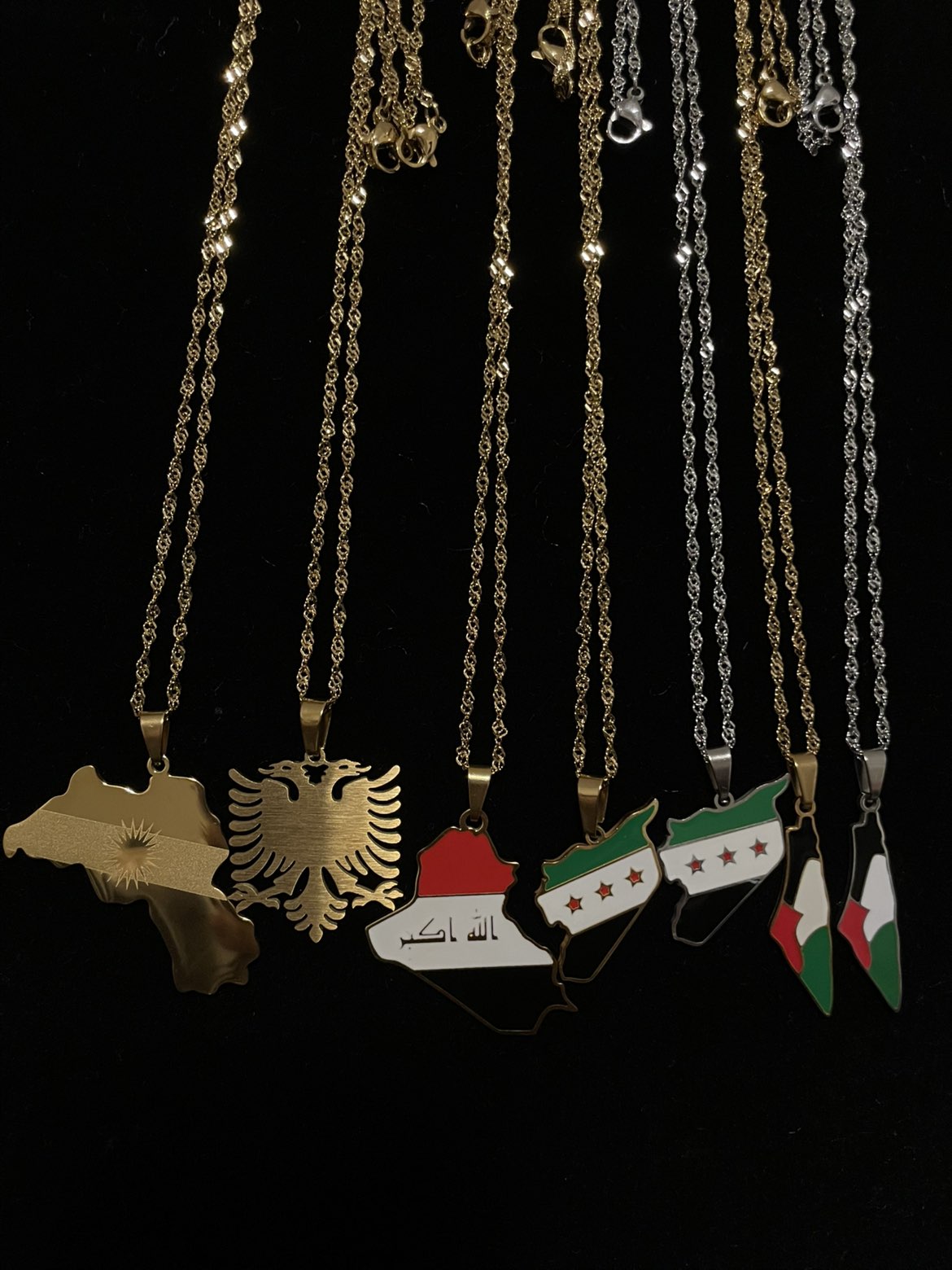 Halsband med länder(guld och silver)