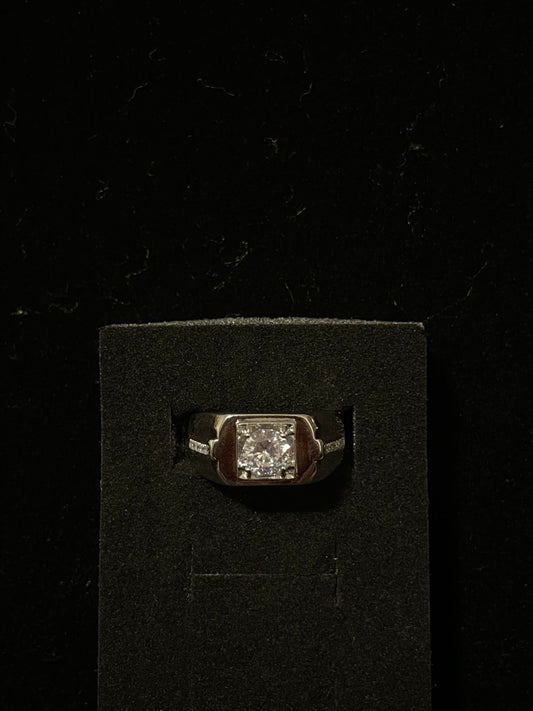 Silver ring med diamanter(ljusterbart)